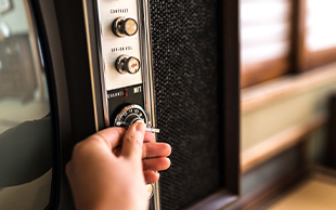 視聴者の側に立つアナウンサーと、訪問者の側に立つサイト制作業者